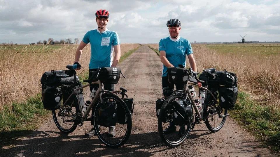 Pai e Filho Dão a Volta ao Mundo de Bicicleta e Quebram 3 Recordes Mundiais: Uma História que Vai Fazer Você Acreditar nos Seus Sonhos