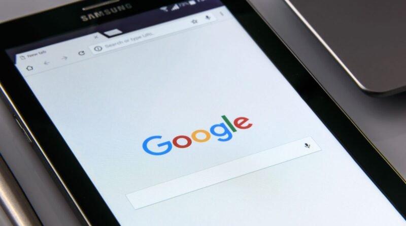 Tablet com a pagina do google aberta