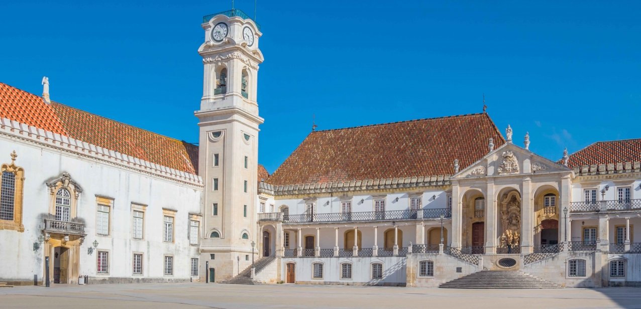 Universidade de Coimbra está entre as melhores do mundo em 29 áreas de estudo Fotografia da frente da Universidade de Coimbra