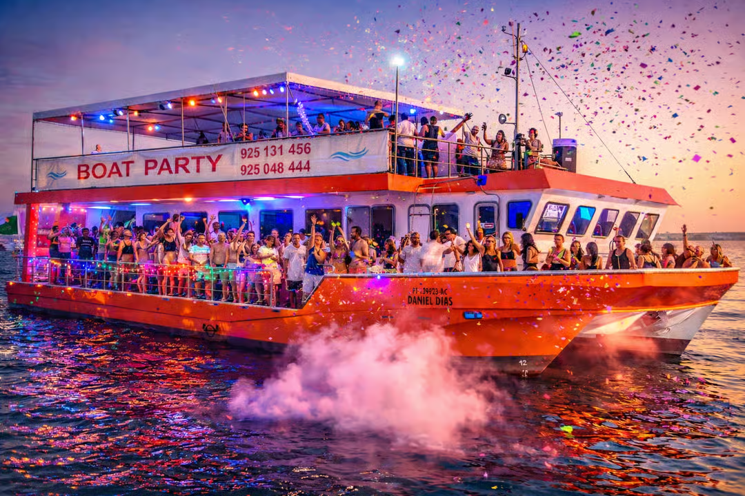 Cruzeiro ao Pôr do Sol em Lisboa com DJ e Open Bar: Vale a Pena?
